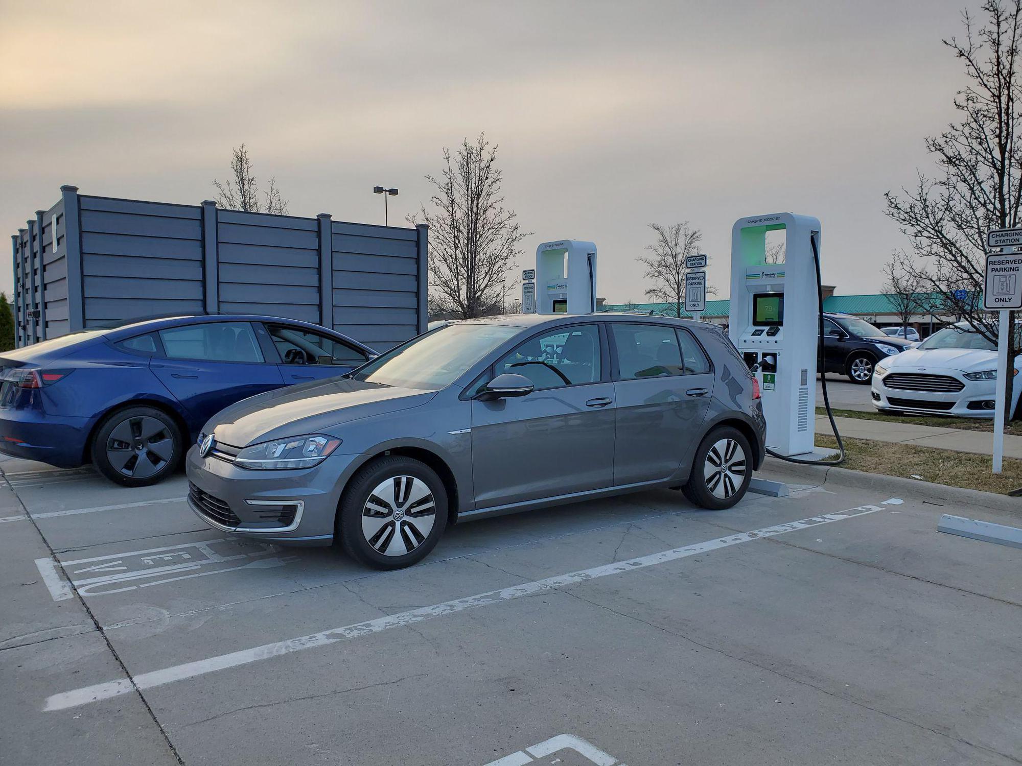 Novi Walmart Walmart Supercenter | Novi, MI | EV Station