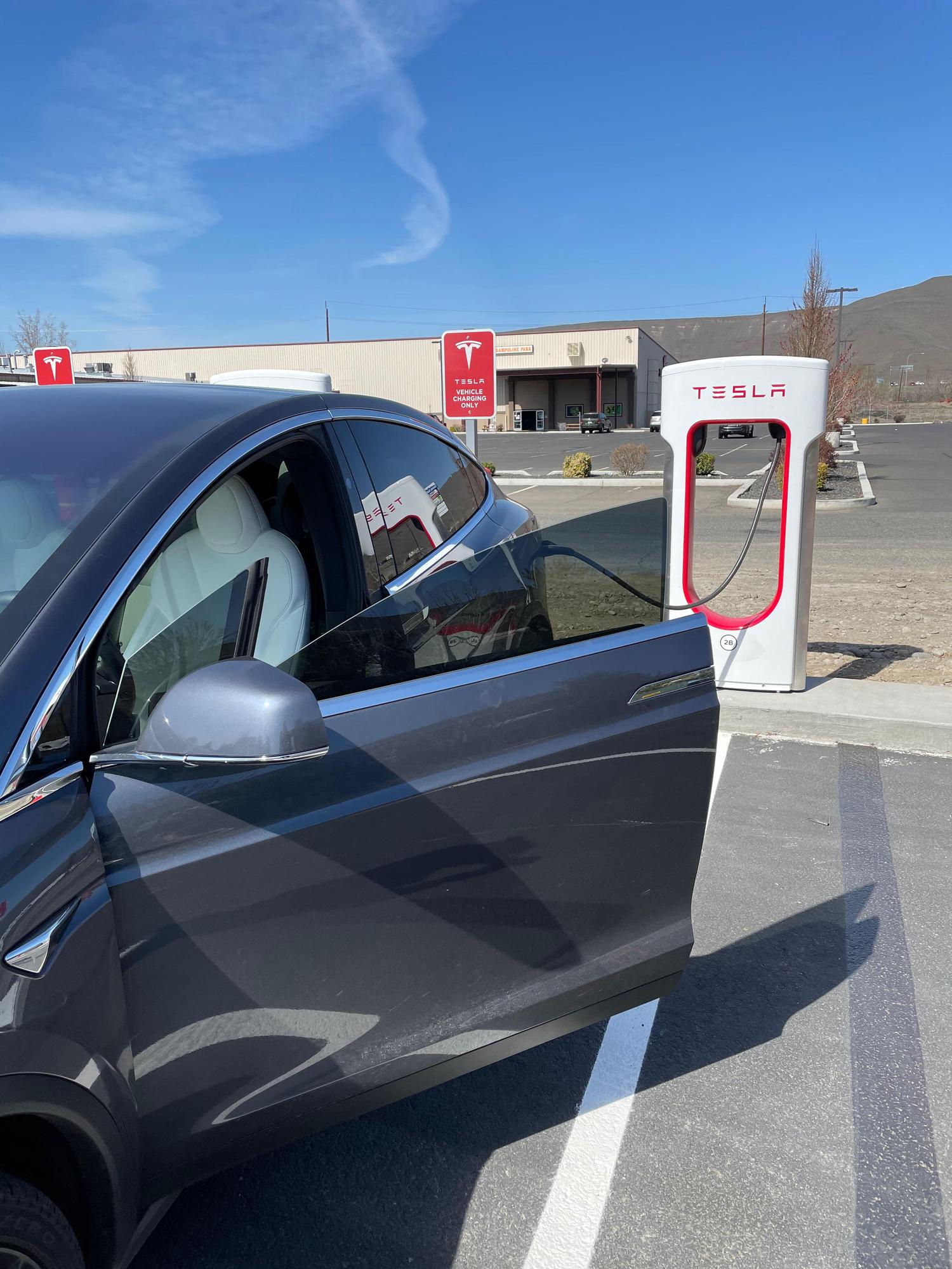 Bob's Burgers & Brew Yakima Yakima, WA EV Station