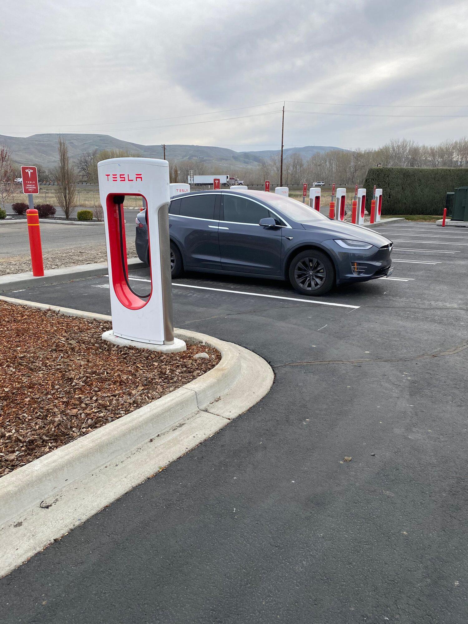 Bob's Burgers & Brew Yakima Yakima, WA EV Station
