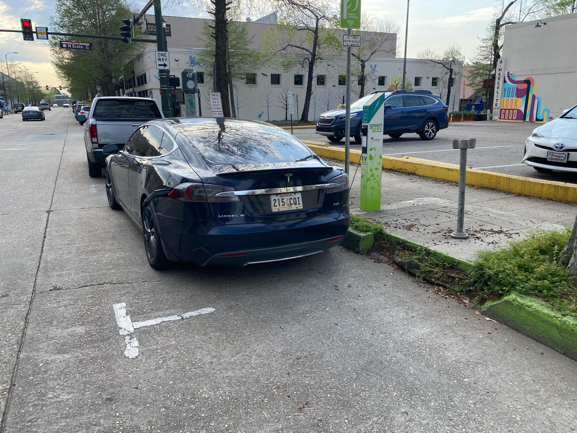 Main St Parking/Charging Baton Rouge, LA EV Station