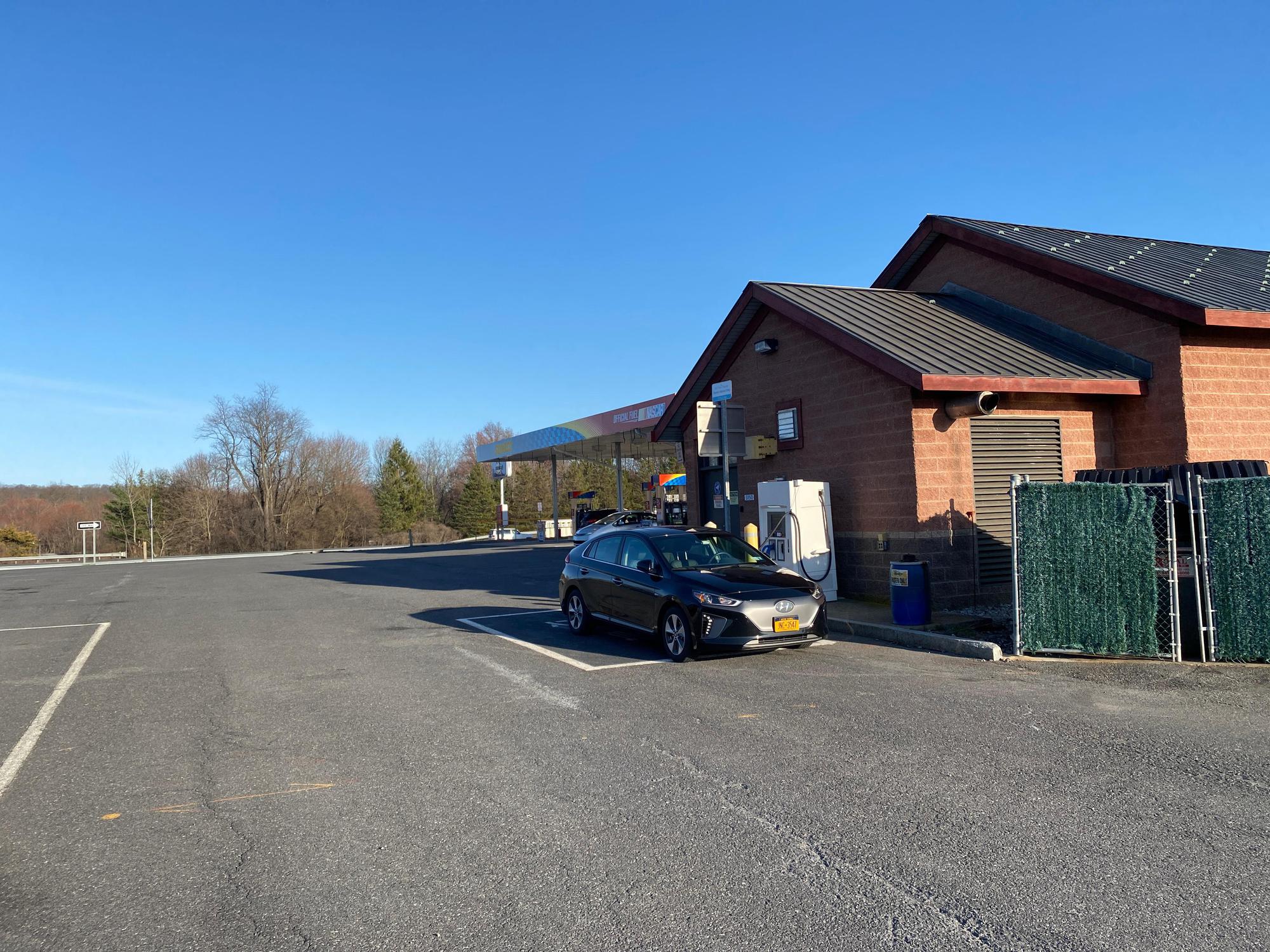 Modena Travel Plaza Southbound I87 MP 66 Wallkill, NY EV Station