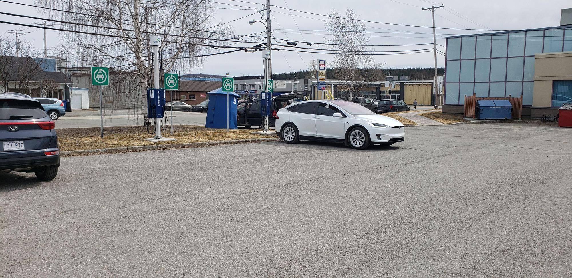 Bibliothèque municipale de Chibougamau Chibougamau, QC EV Station
