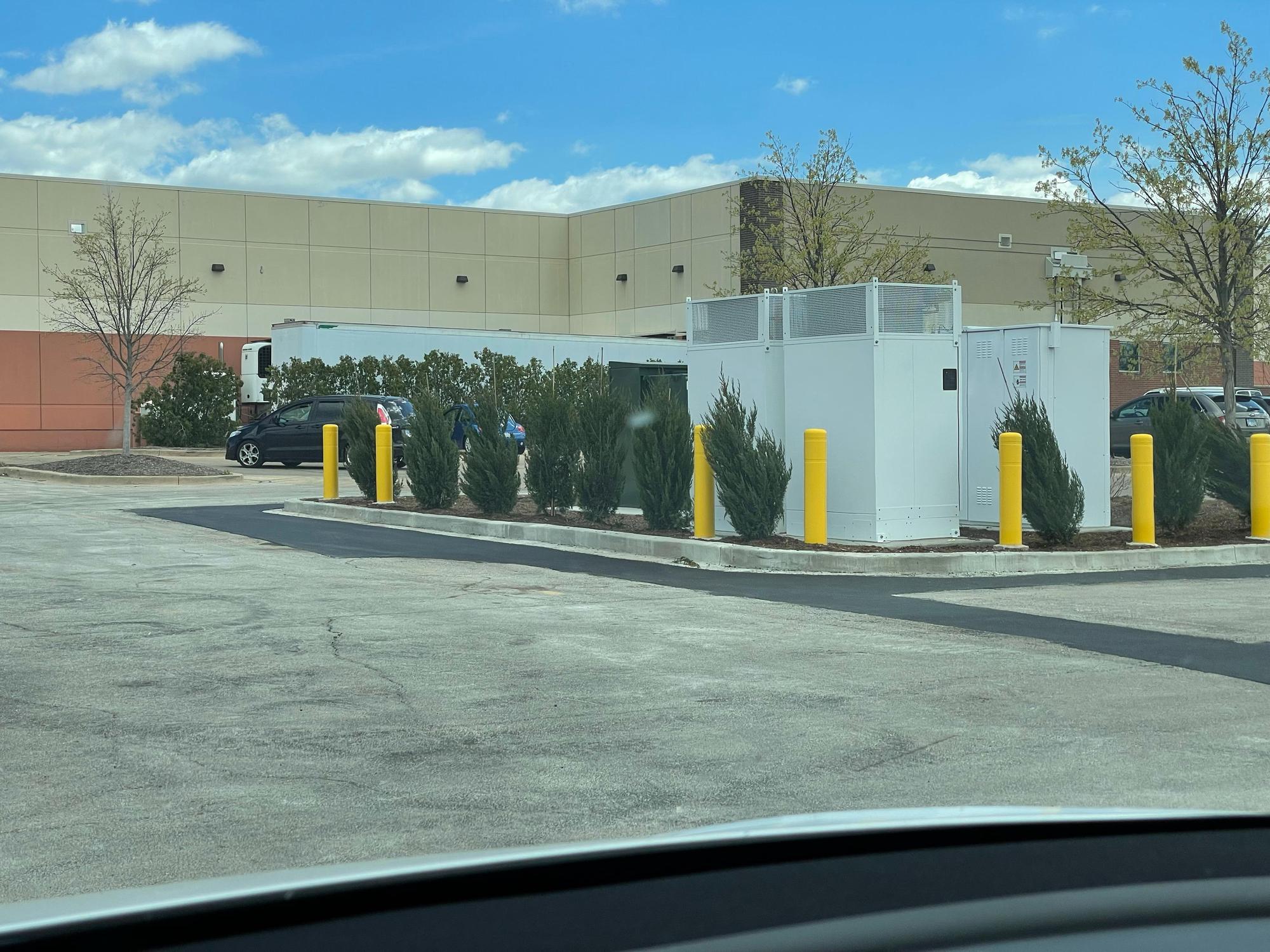 Sheridan Village HyVee Grocery Store Peoria, IL EV Station