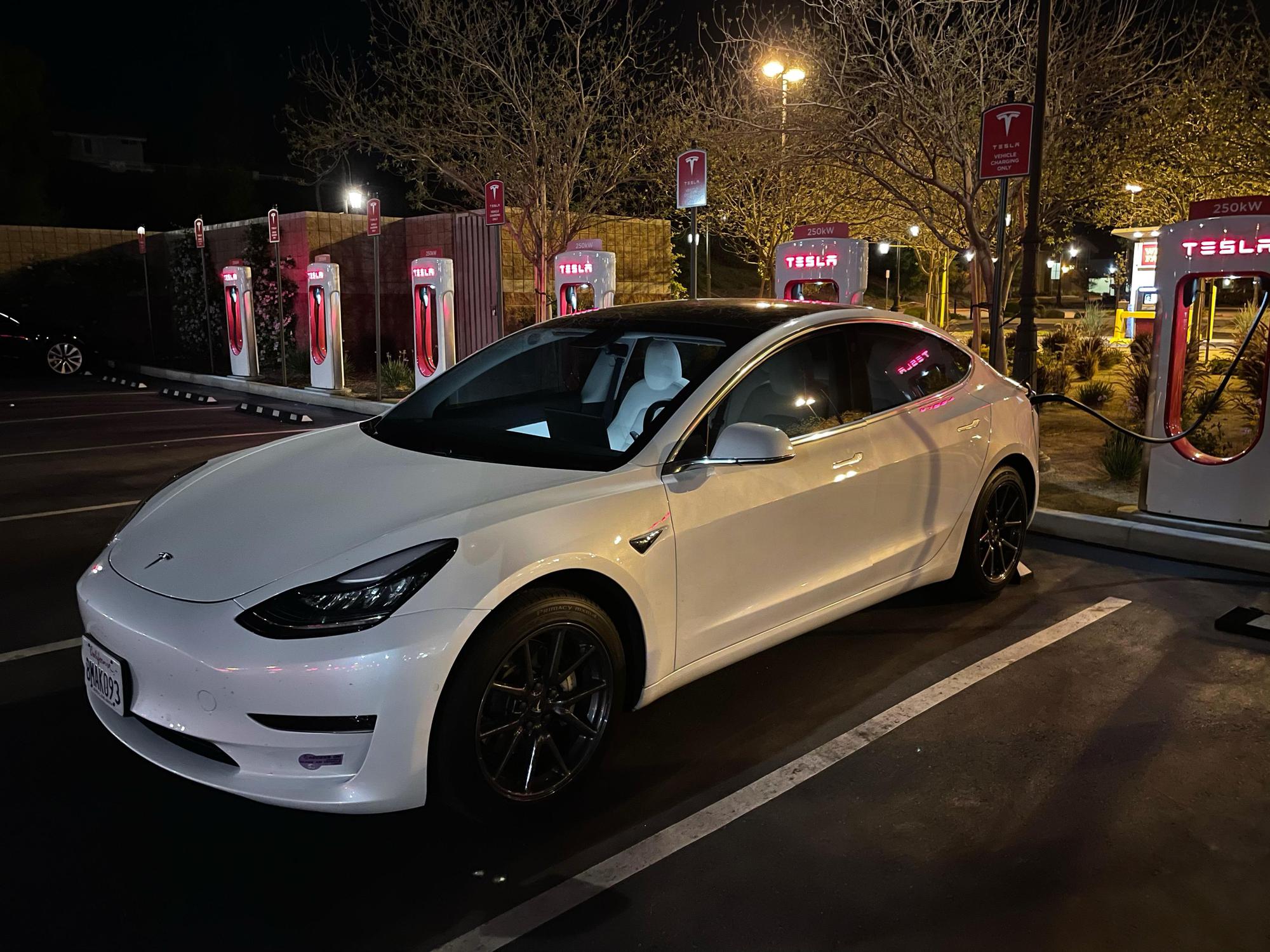 Bridgeport Marketplace Santa Clarita, CA EV Station