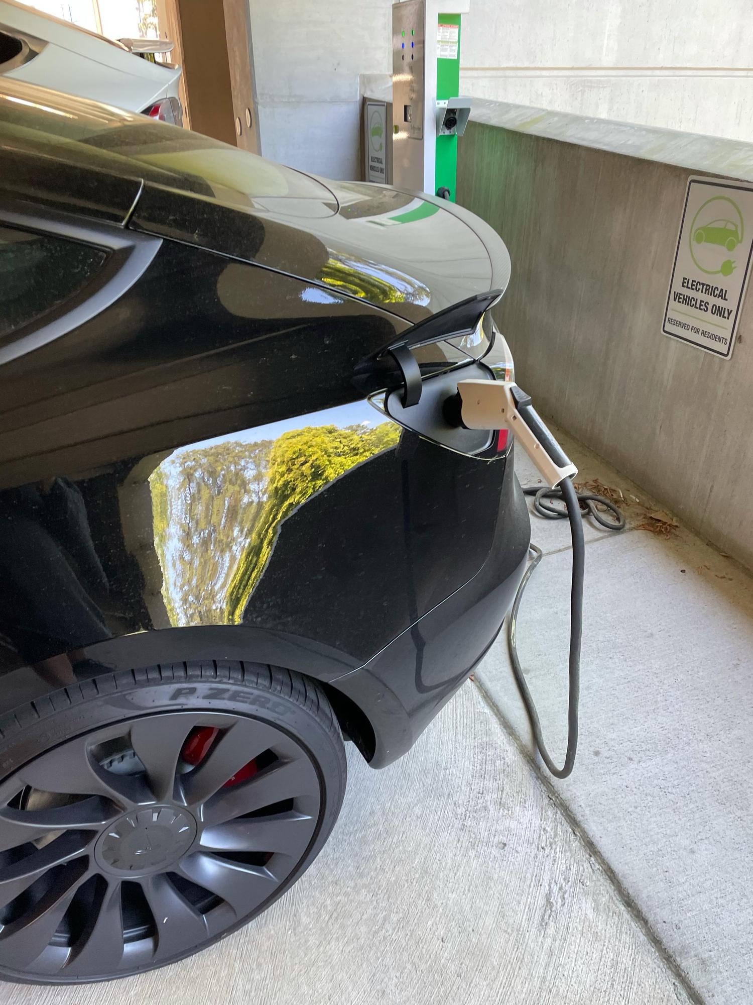 AMLI Buckhead - 3464 Roxboro Rd NE | Atlanta, GA | EV Station