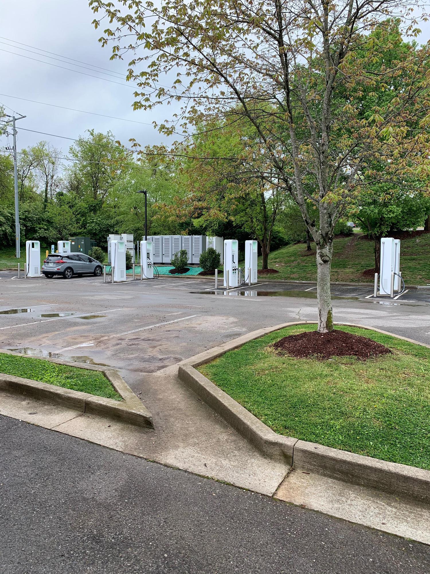 Willowbrook Commons Guacamayas Nashville, TN EV Station