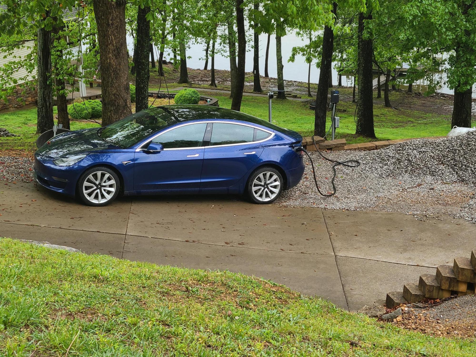 Rest Ashored Vacation Rental Eddyville, KY EV Station