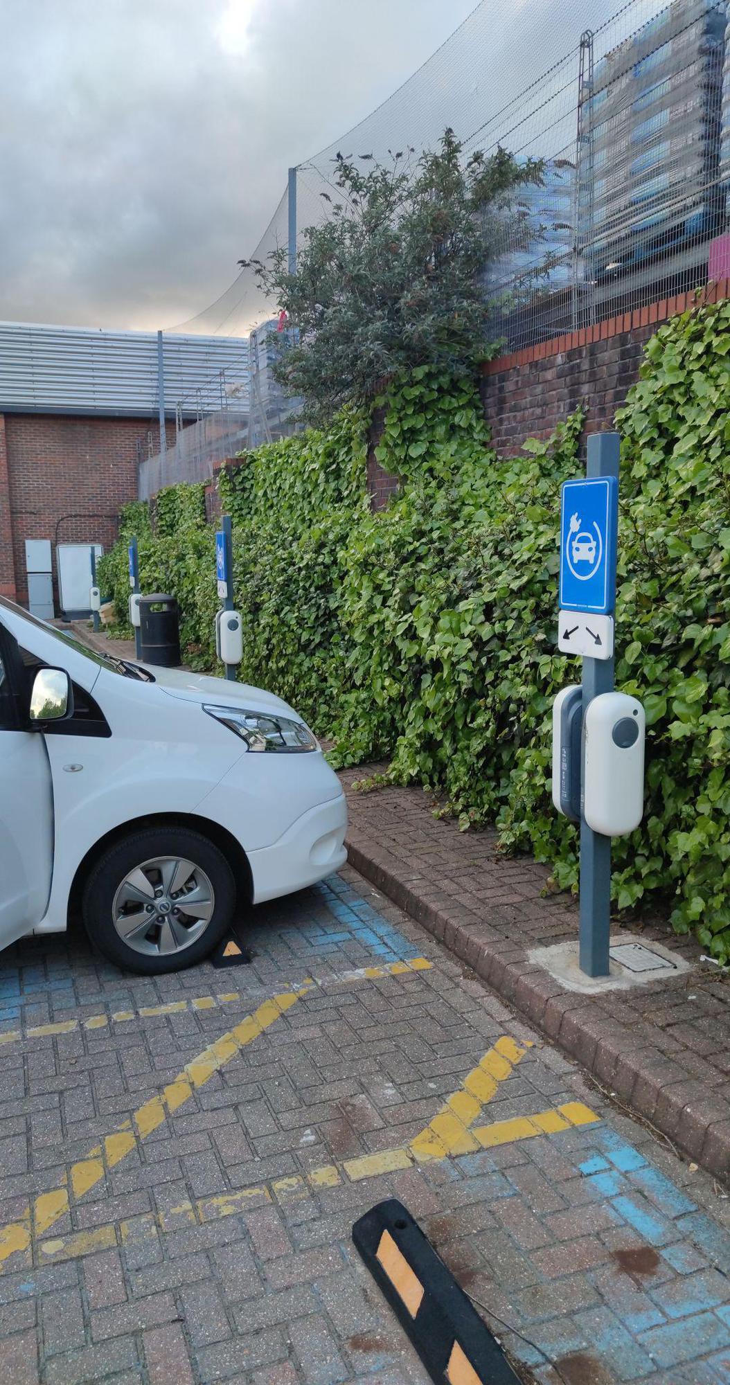 Bath Road Shopping Park 300 Bath Rd, Slough SL1 4DX, UK EV Station