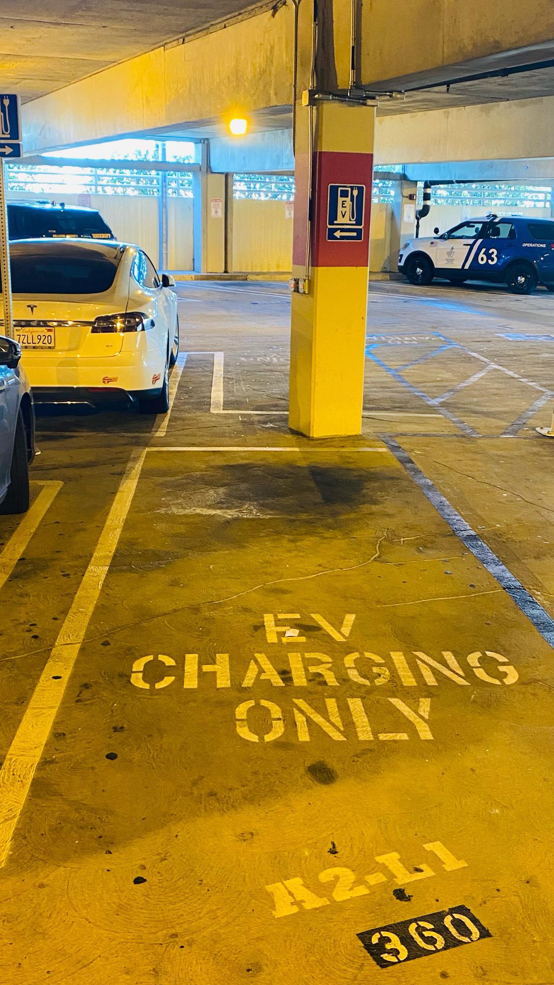 John Wayne Airport - Lot A2 | Santa Ana, CA | EV Station, image size:1125x2000