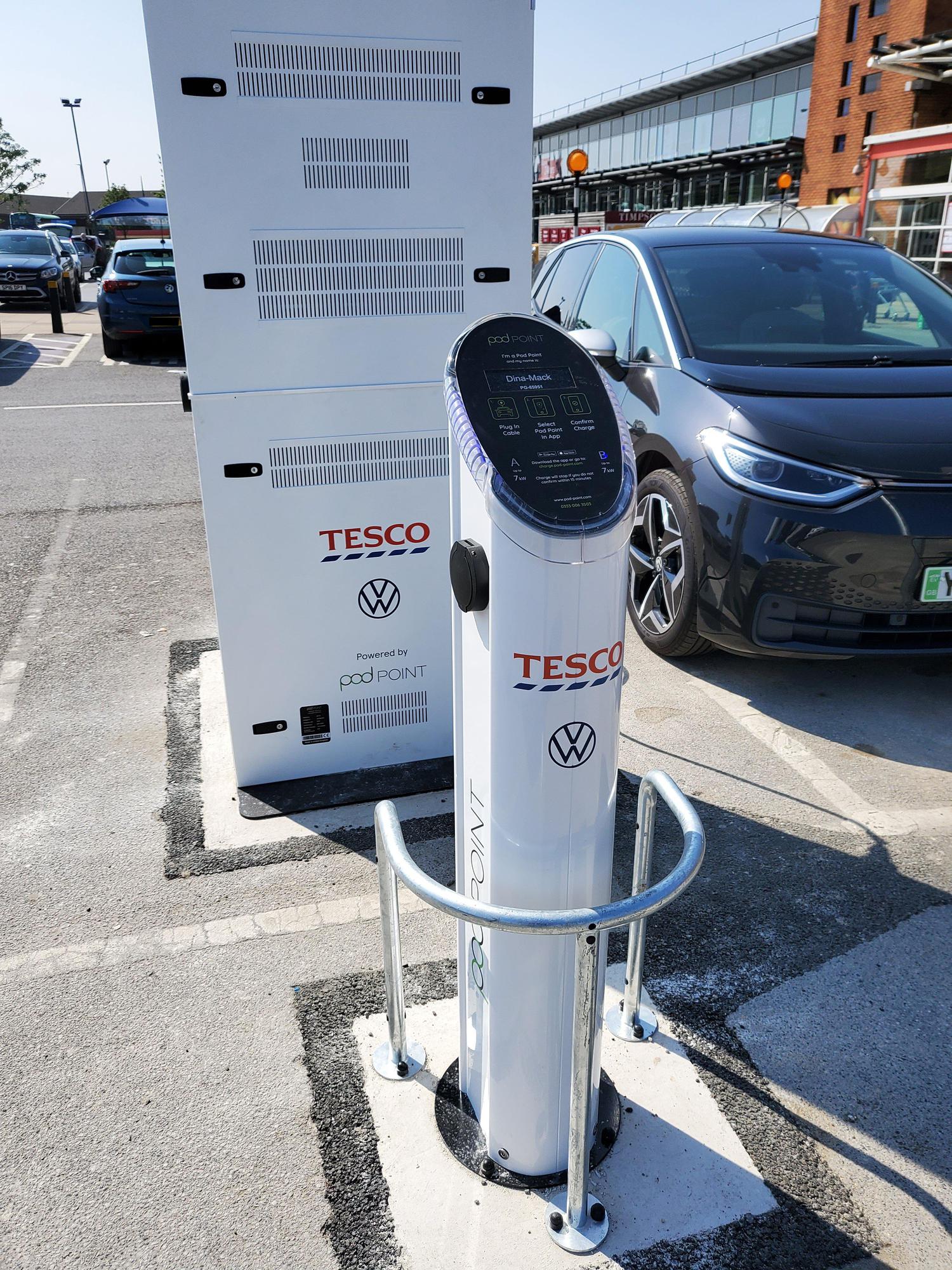 Tesco Extra Leeds Seacroft 5 Seacroft Av, Leeds, LS14 6JD, United