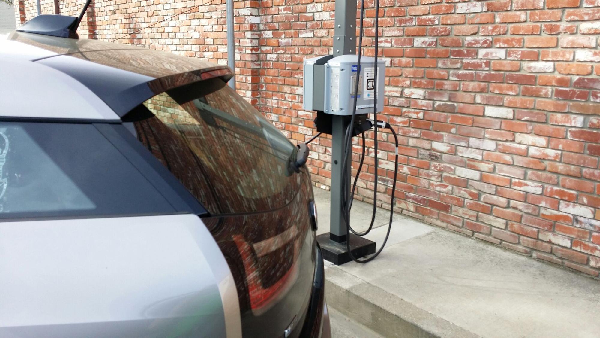 Woodland City Hall Woodland, CA EV Station