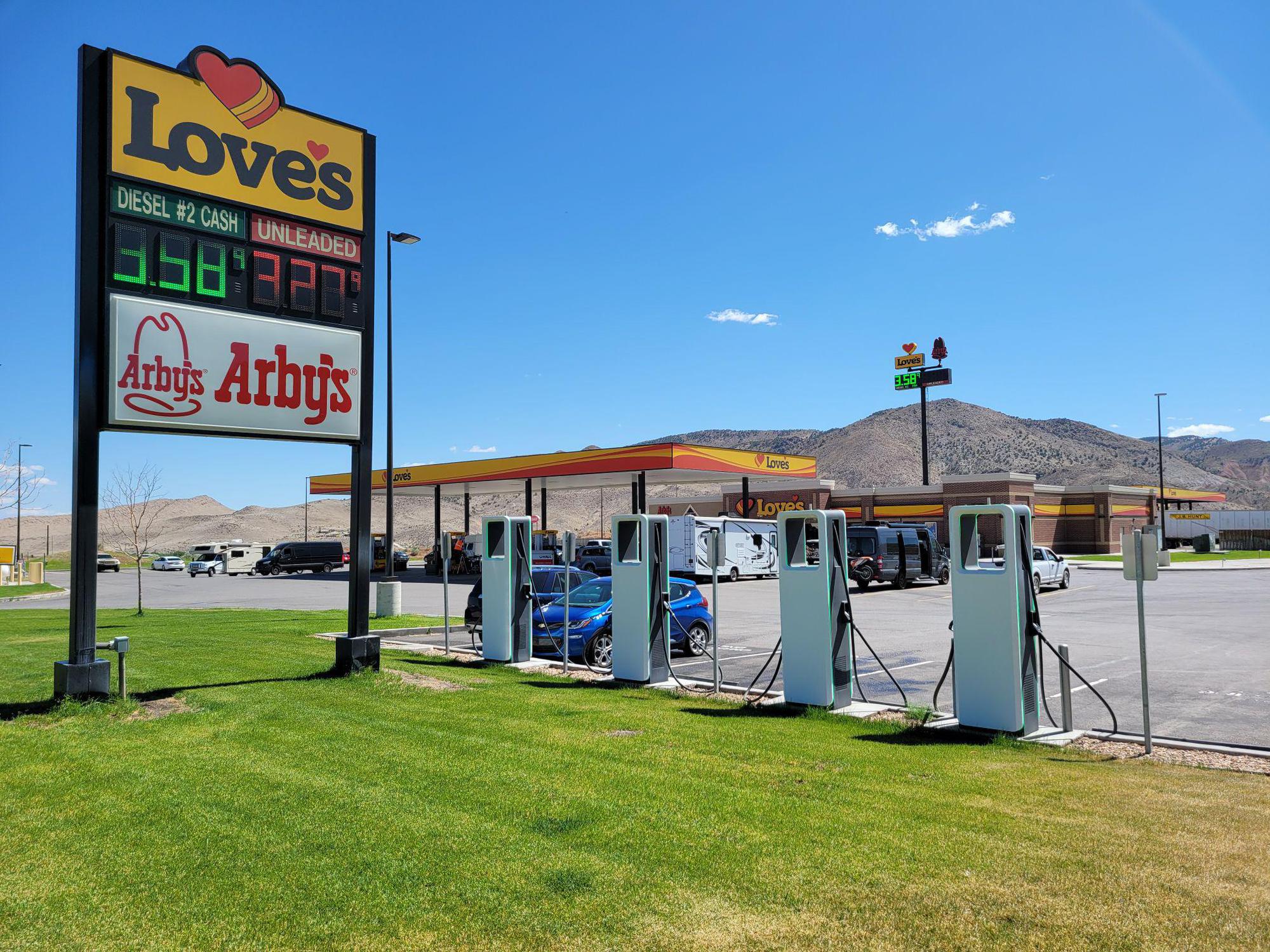 Closest Loves Truck Stop - x75qjxr