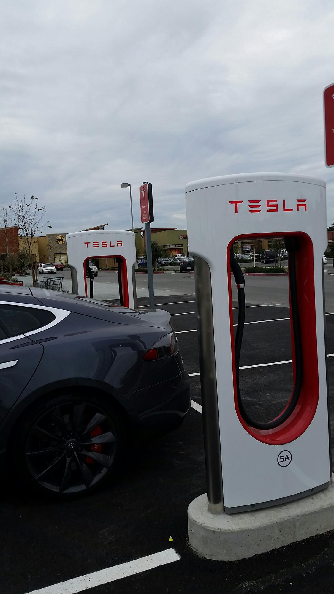 East Washington Place Sprouts Farmers Market Petaluma, CA EV Station
