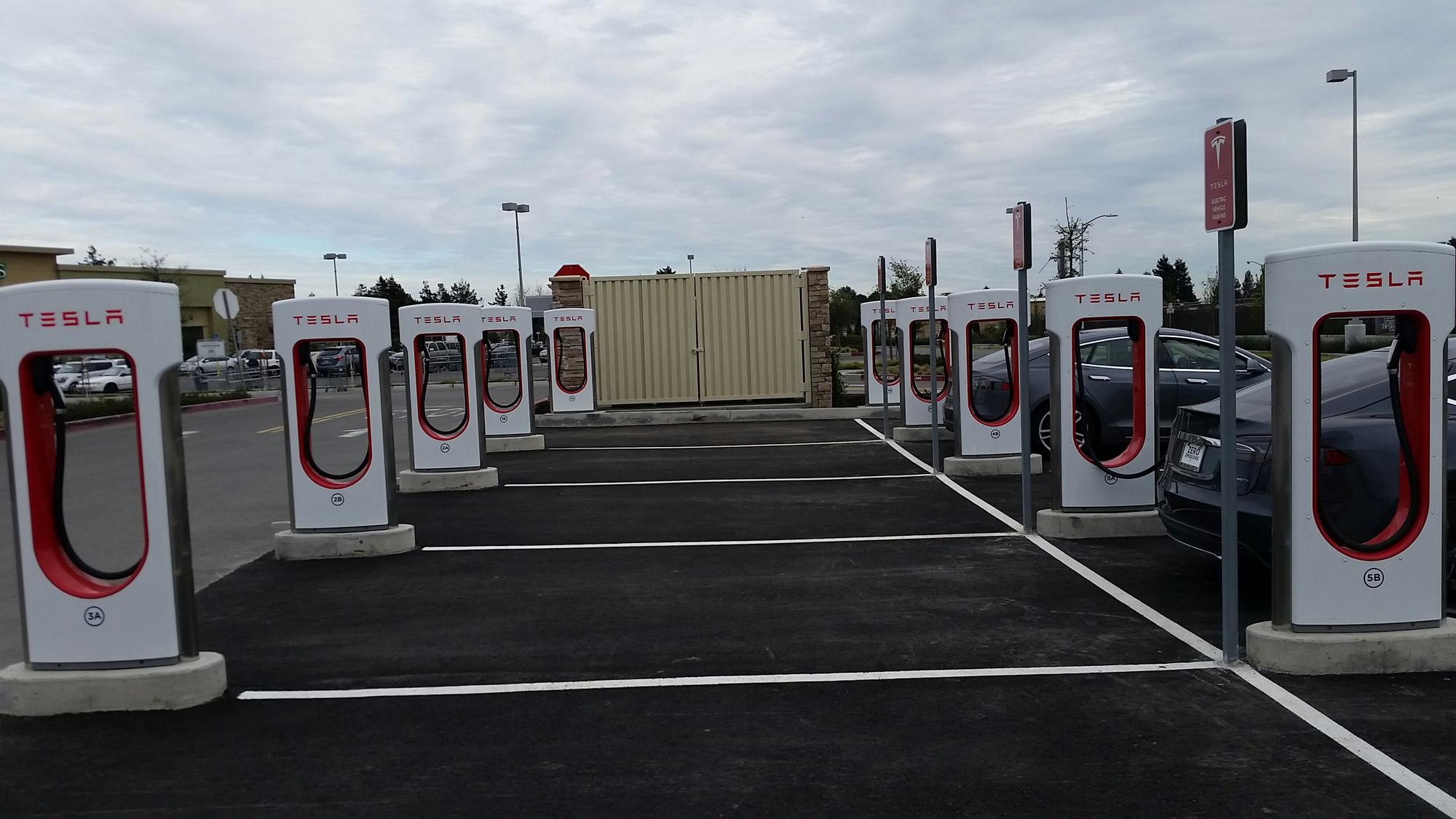 East Washington Place Sprouts Farmers Market Petaluma, CA EV Station