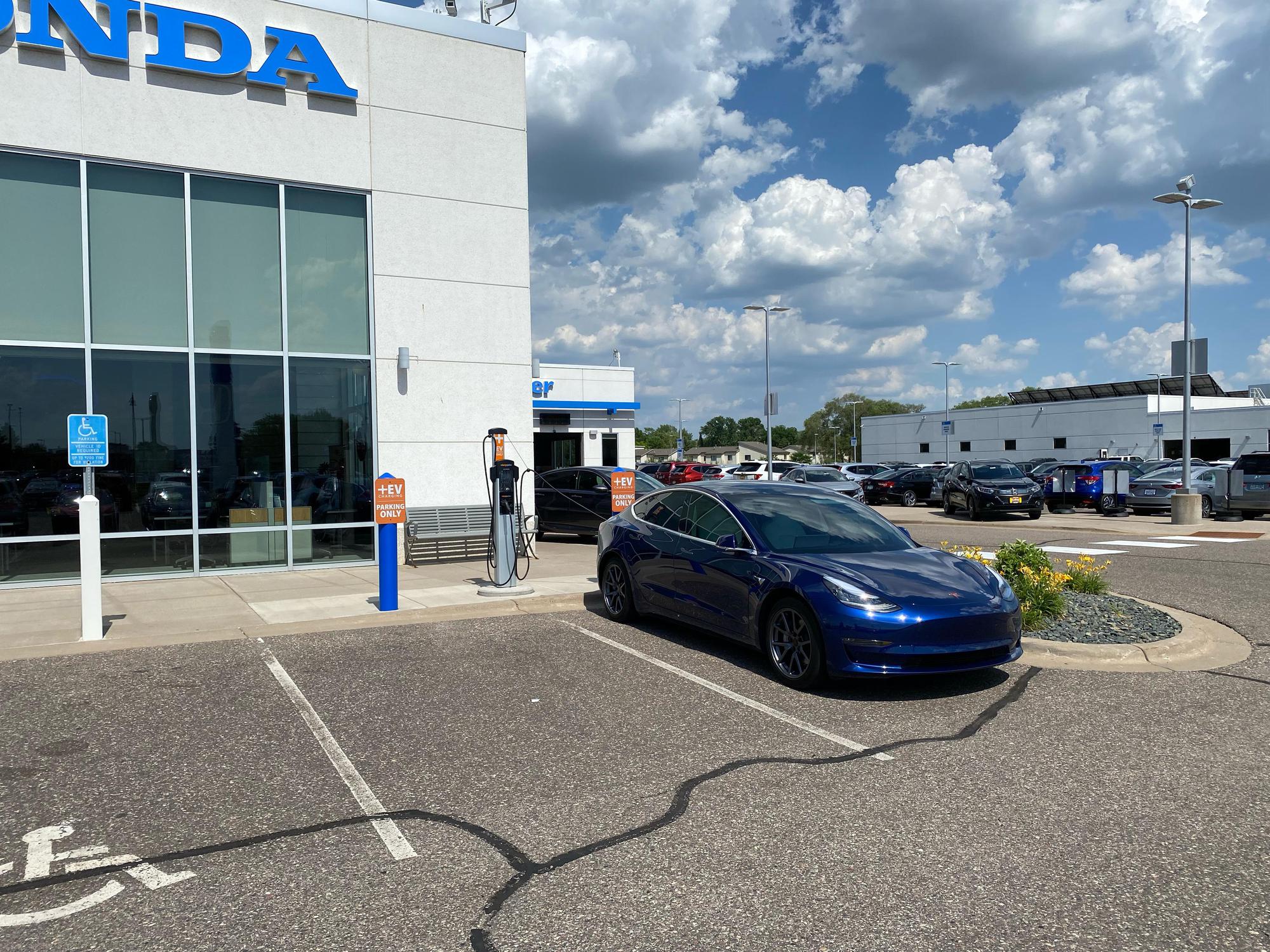 Luther Brookdale Honda | Brooklyn Center, MN | EV Station