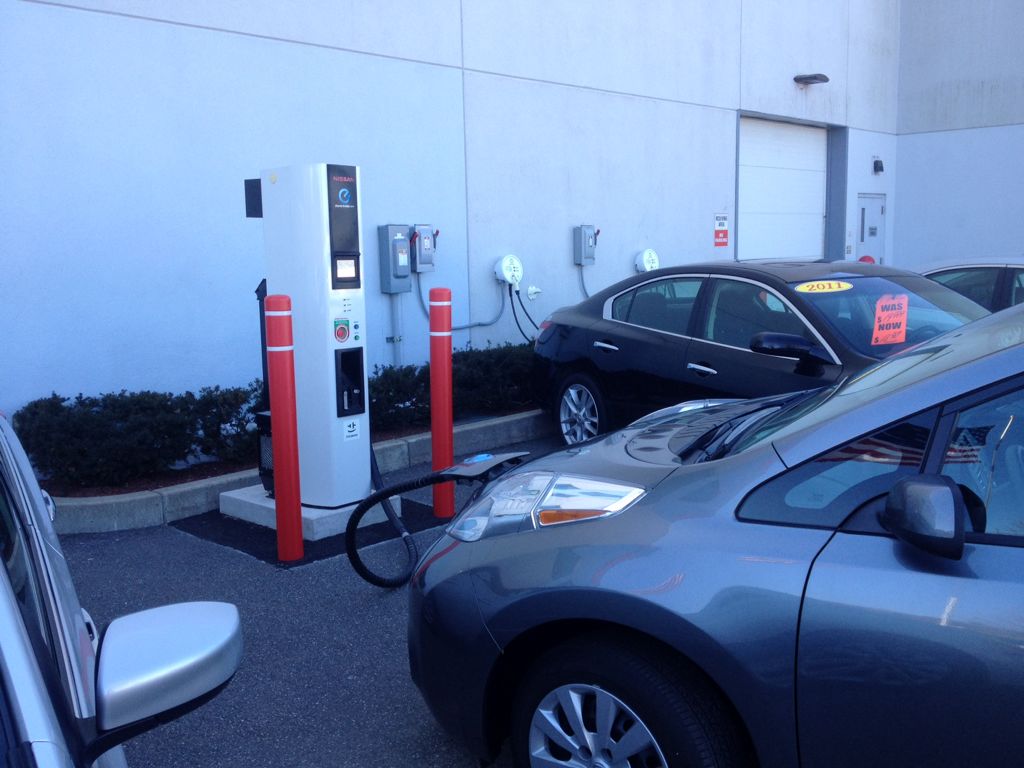 Kelly Nissan Of Woburn Stoneham, MA EV Station