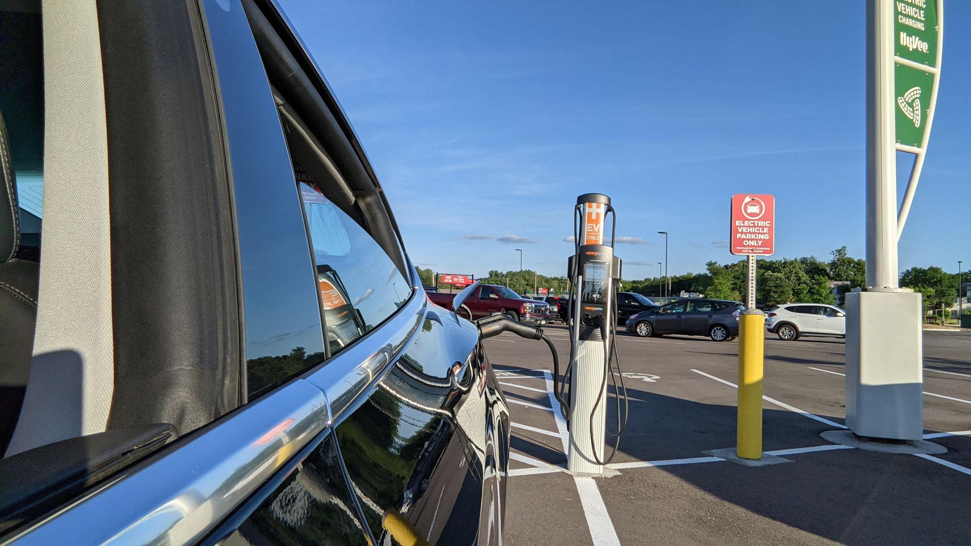 HyVee Spring Lake Park Spring Lake Park, MN EV Station