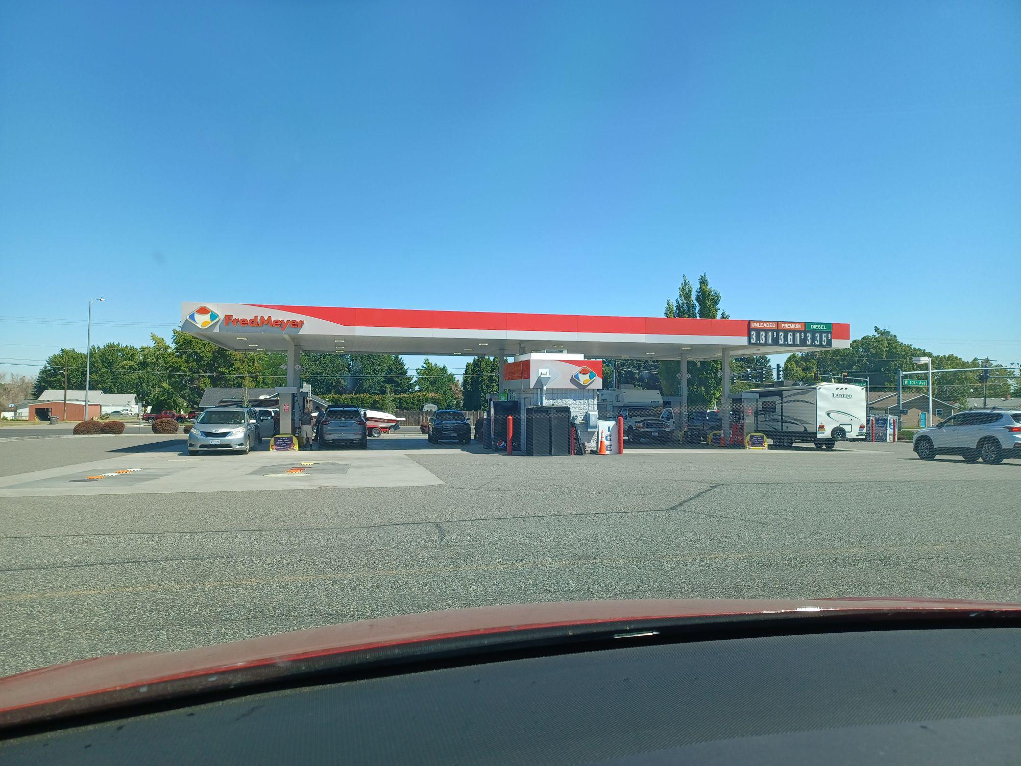 Fred Meyer (1) Kennewick, WA EV Station