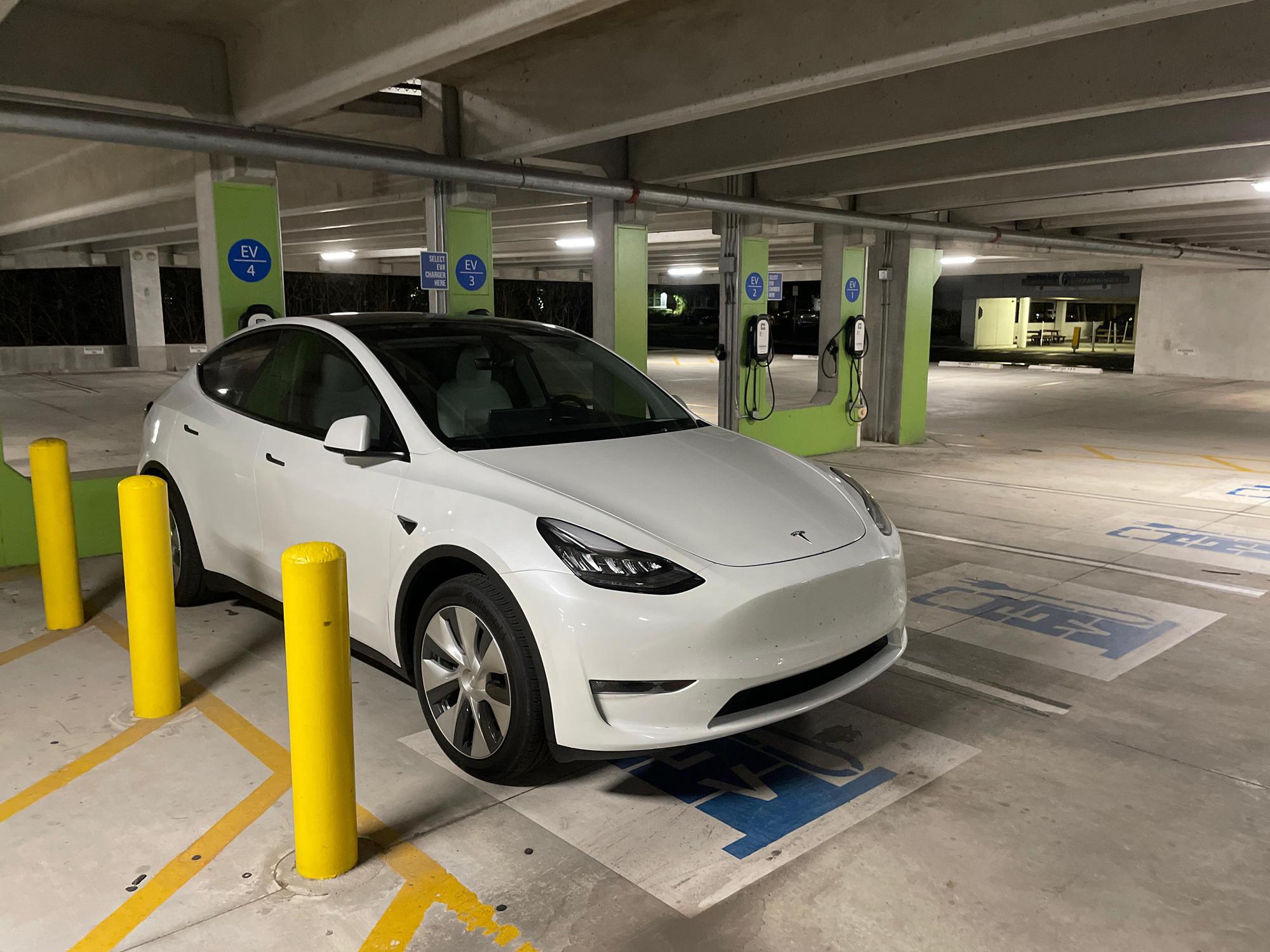 One Metro Center Garage Tampa, FL EV Station