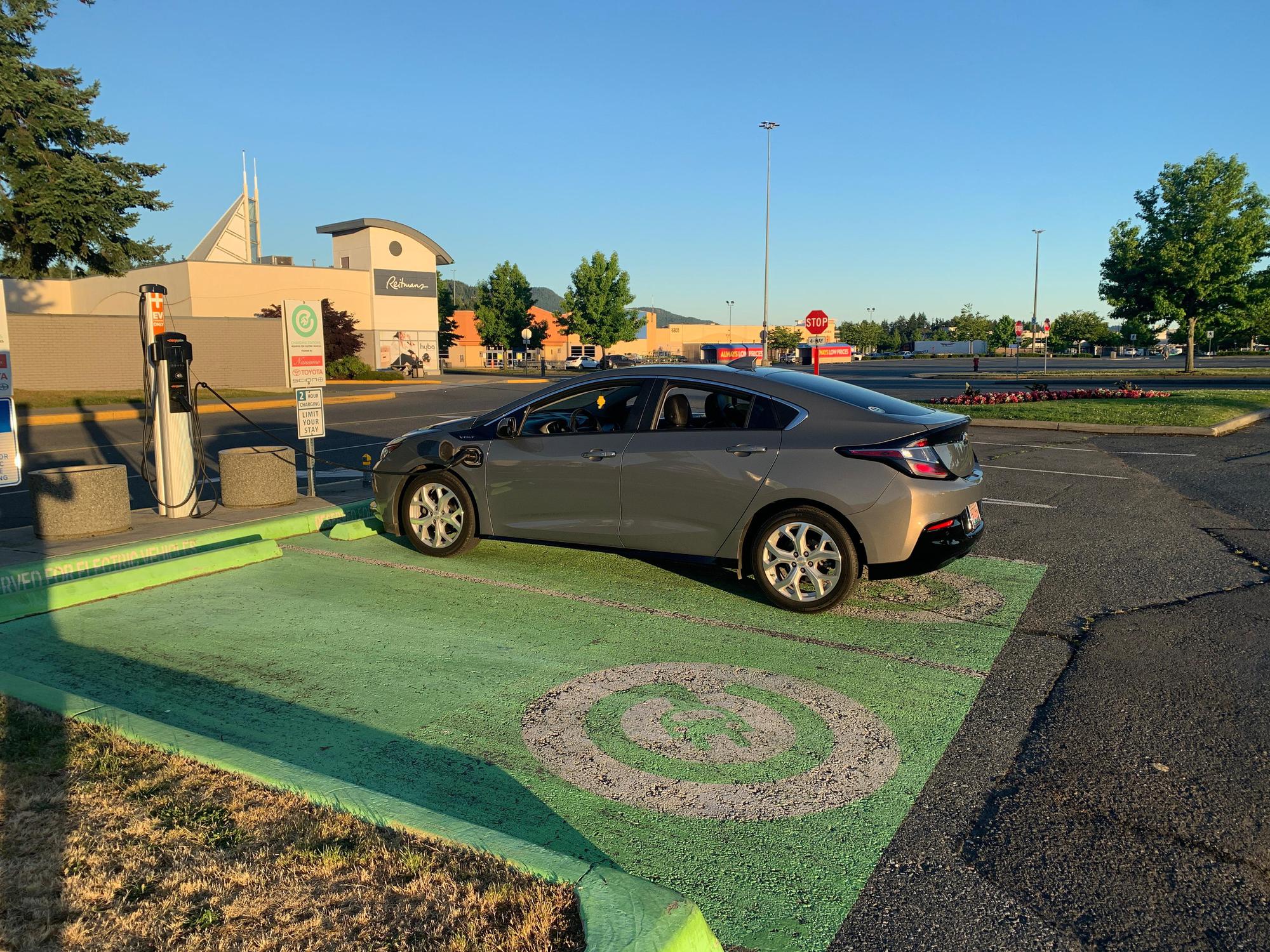 Woodgrove Centre Toys"R"Us Nanaimo, BC EV Station