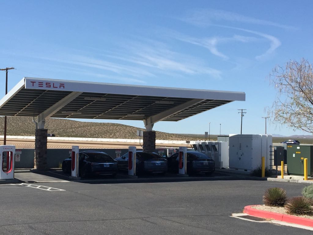 Holiday Inn & Suites Barstow Barstow, CA EV Station