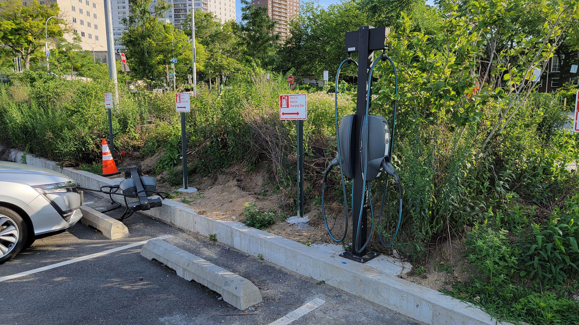 Queens Borough Hall Municipal Parking Lot 8025 126th St, Queens, NY 11415, USA EV Station