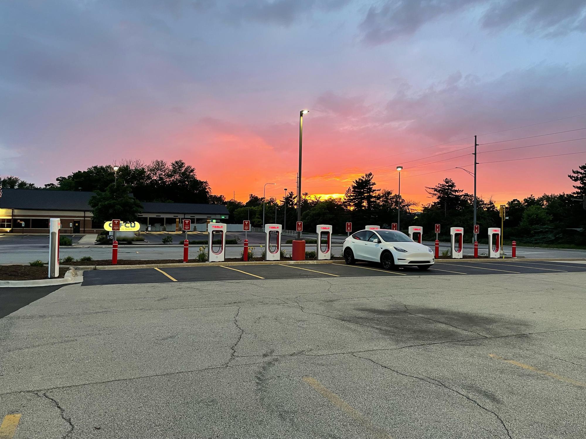 Sheridan Village HyVee Grocery Store Peoria, IL EV Station