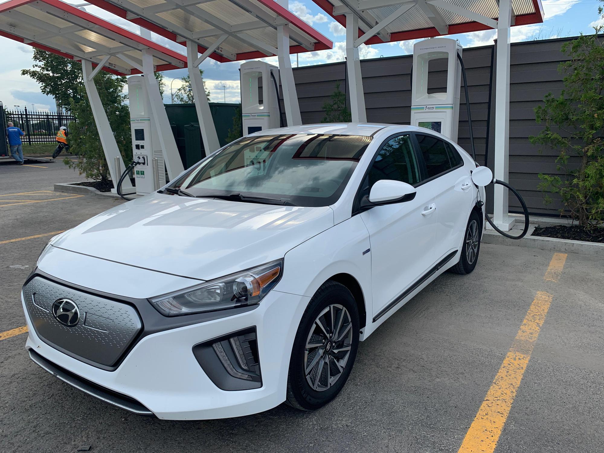Canadian Tire Repentigny Repentigny, QC EV Station