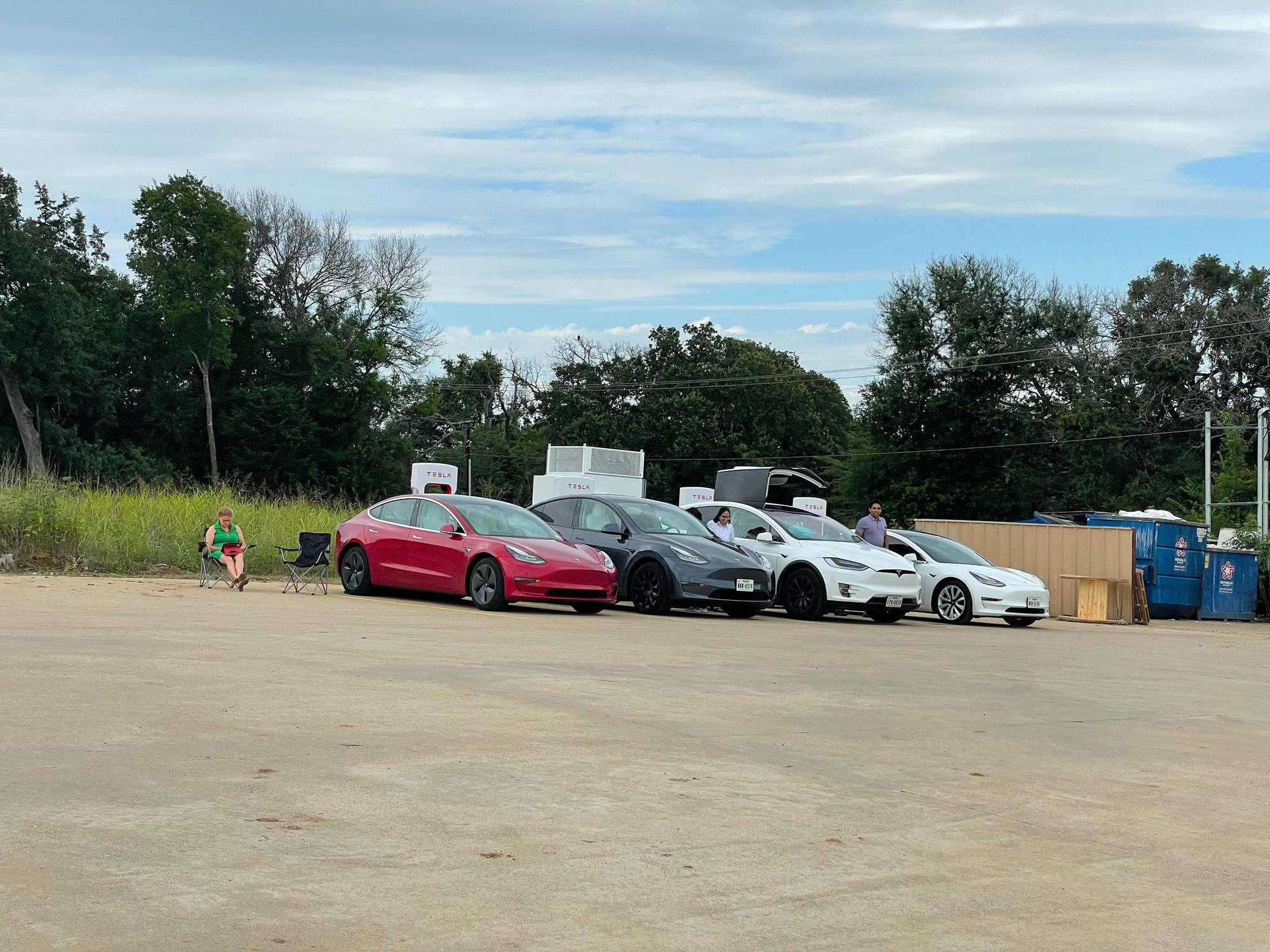 Woody's Smokehouse Northbound (1) | Centerville, TX | EV Station