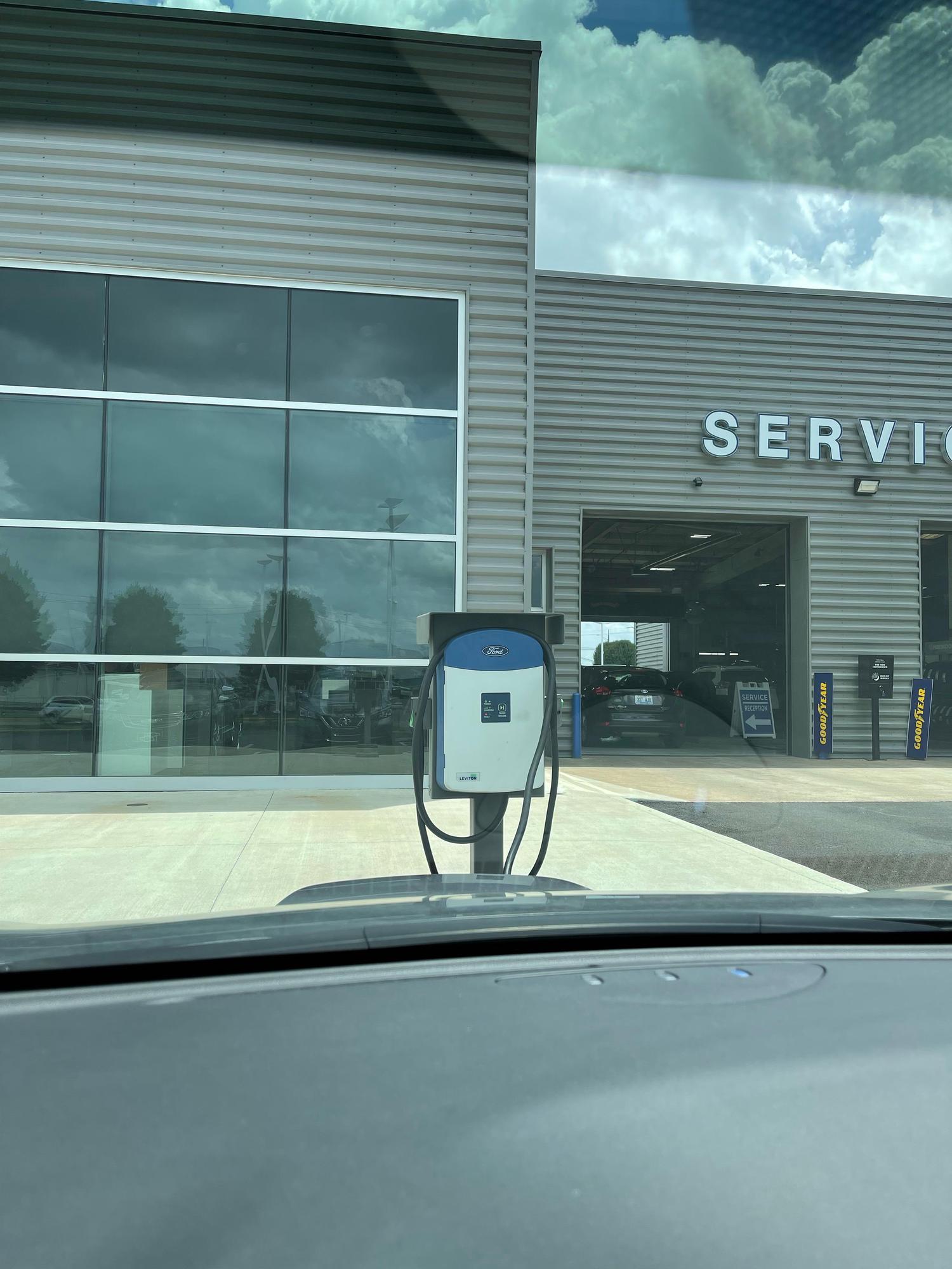 Greenwood Ford Lincoln Bowling Green, KY EV Station