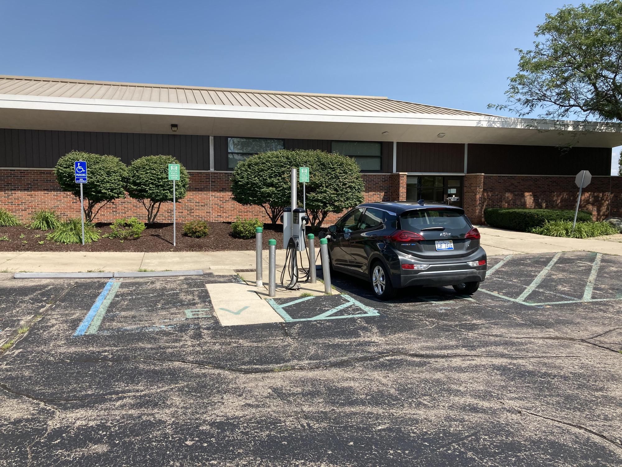 Schoolcraft College Bradner Library Livonia, MI EV Station