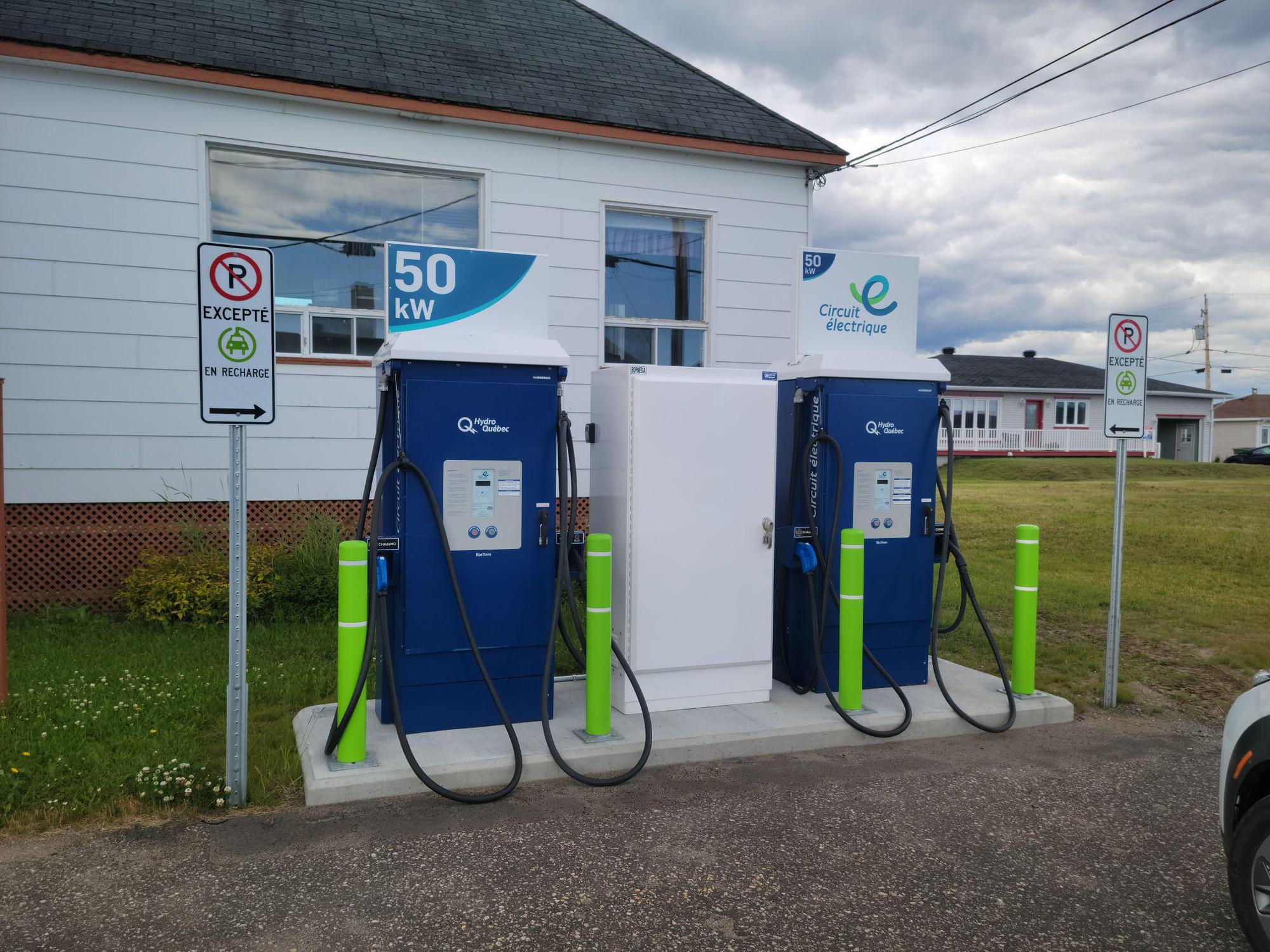 Municipalité de Rivière au Tonnerre Sheldrake, QC EV Station