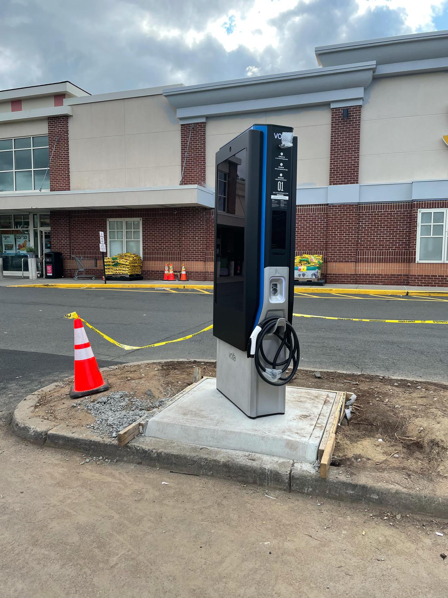 Copps Hill Plaza Stop & Shop Ridgefield, CT EV Station