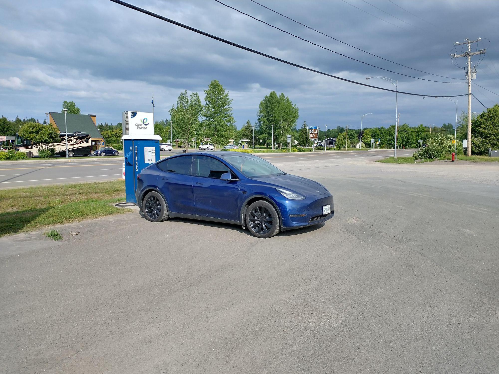 Môtel Interprovincial PointeàlaCroix, QC EV Station