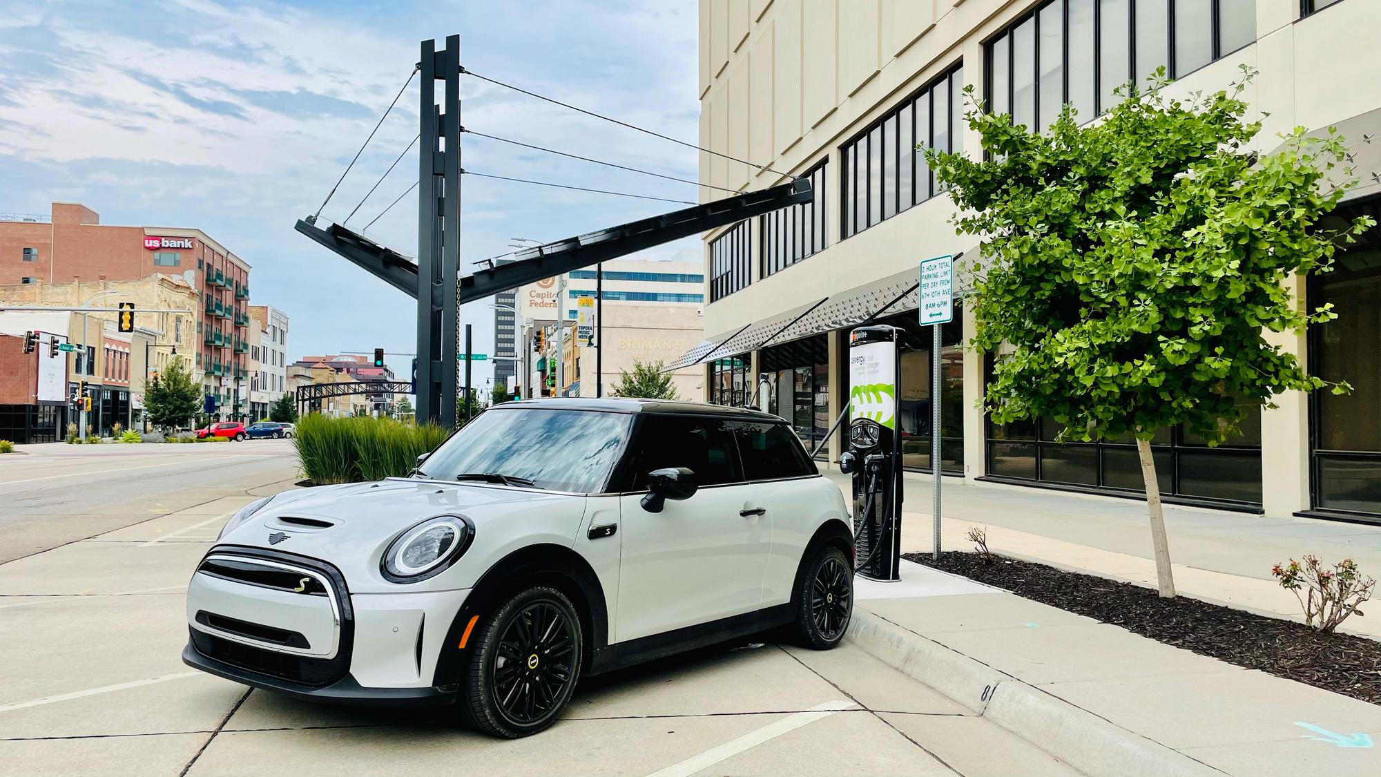 S Kansas Ave & 8th Ave Parking Topeka, KS EV Station