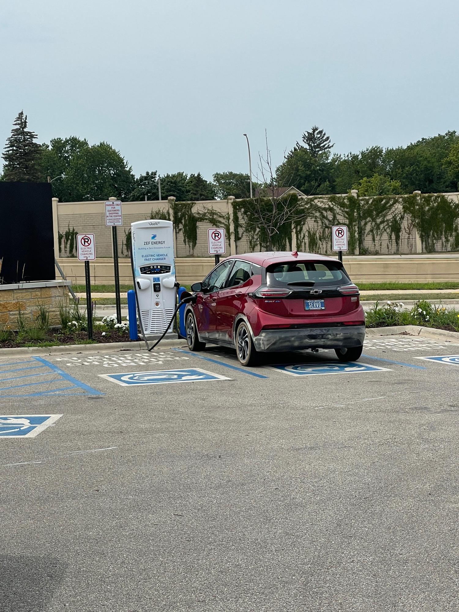 Fresh Thyme Farmer’s Market Rochester, MN EV Station