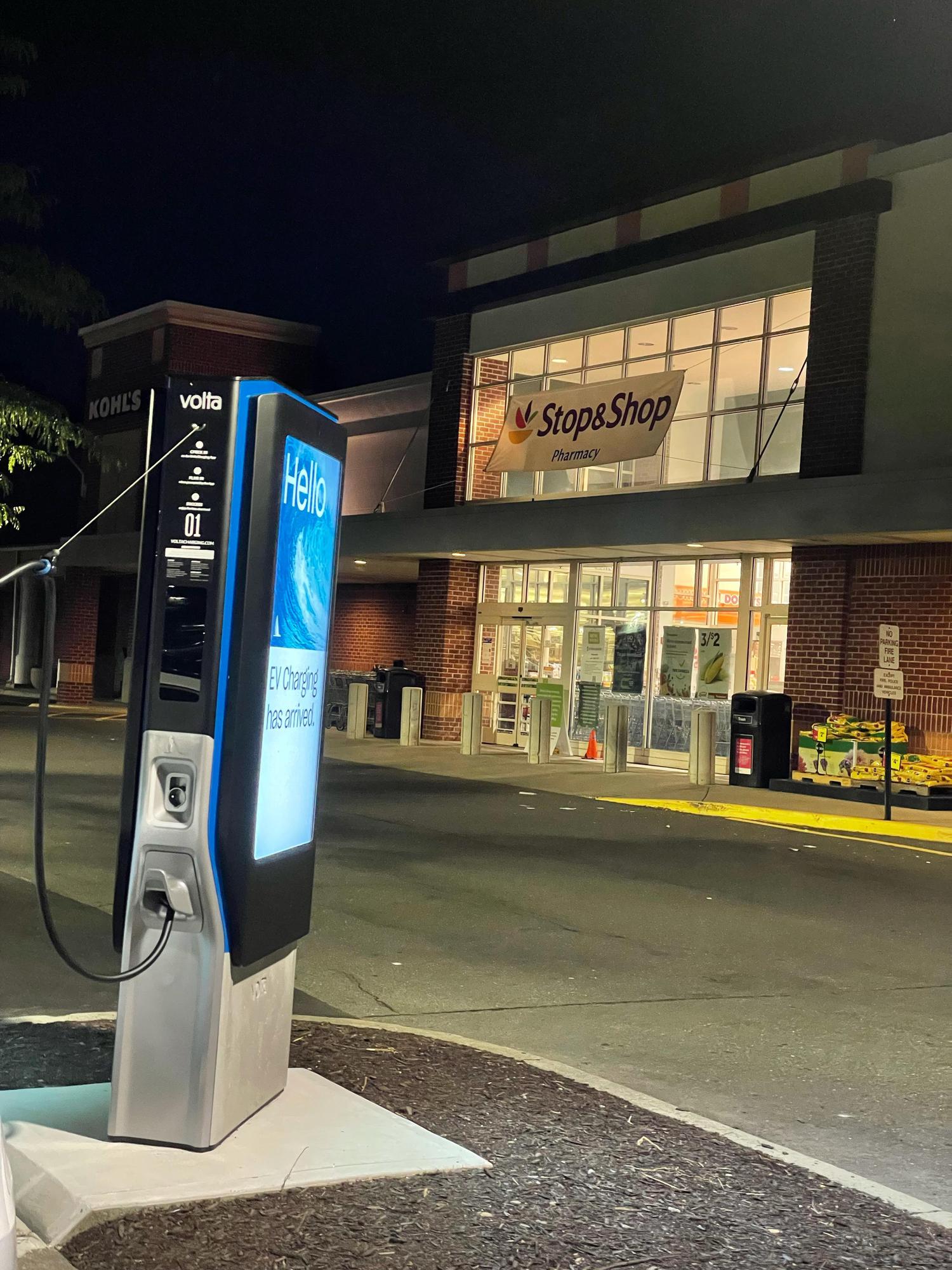 Copps Hill Plaza Stop & Shop Ridgefield, CT EV Station