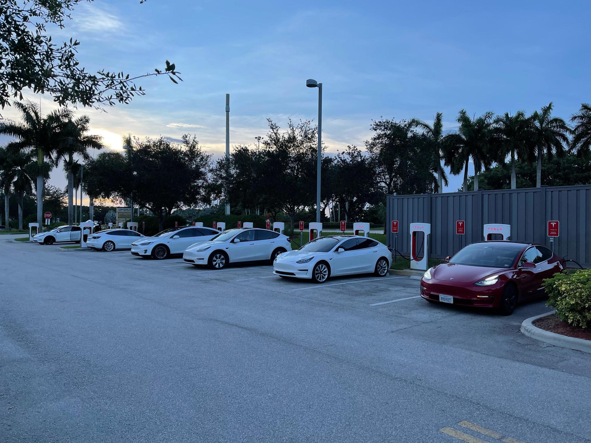 Cobblestone Plaza Pembroke Pines, FL EV Station