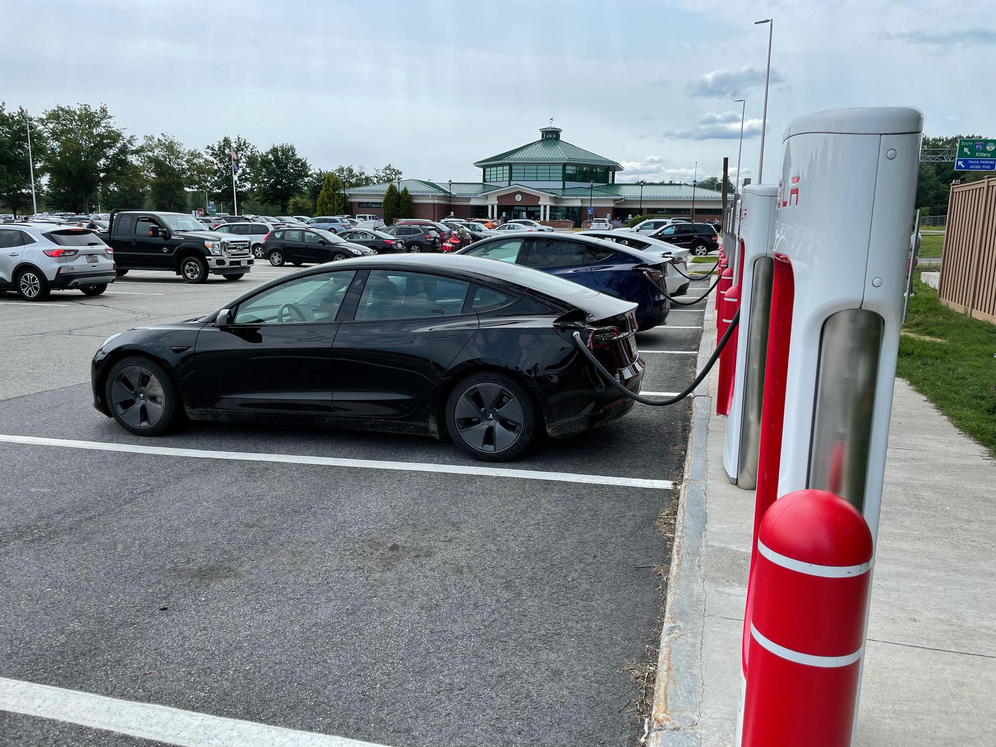 Kennebunk Service Plaza Southbound (1) Kennebunk, ME EV Station