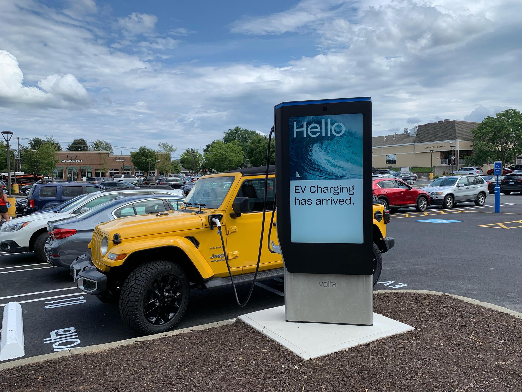 Copps Hill Plaza Stop & Shop Ridgefield, CT EV Station
