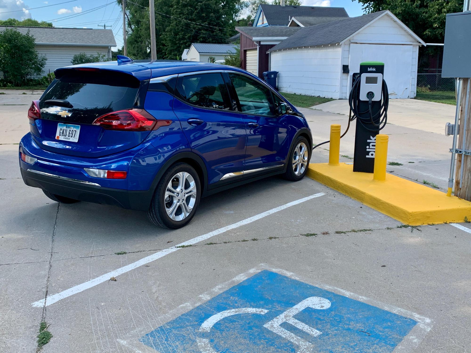 S 1st St Parking/Charging Guttenberg, IA EV Station