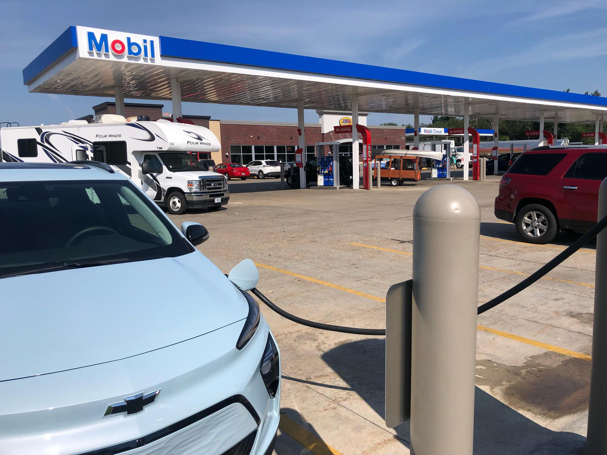 J&H Family Stores Cadillac, MI EV Station
