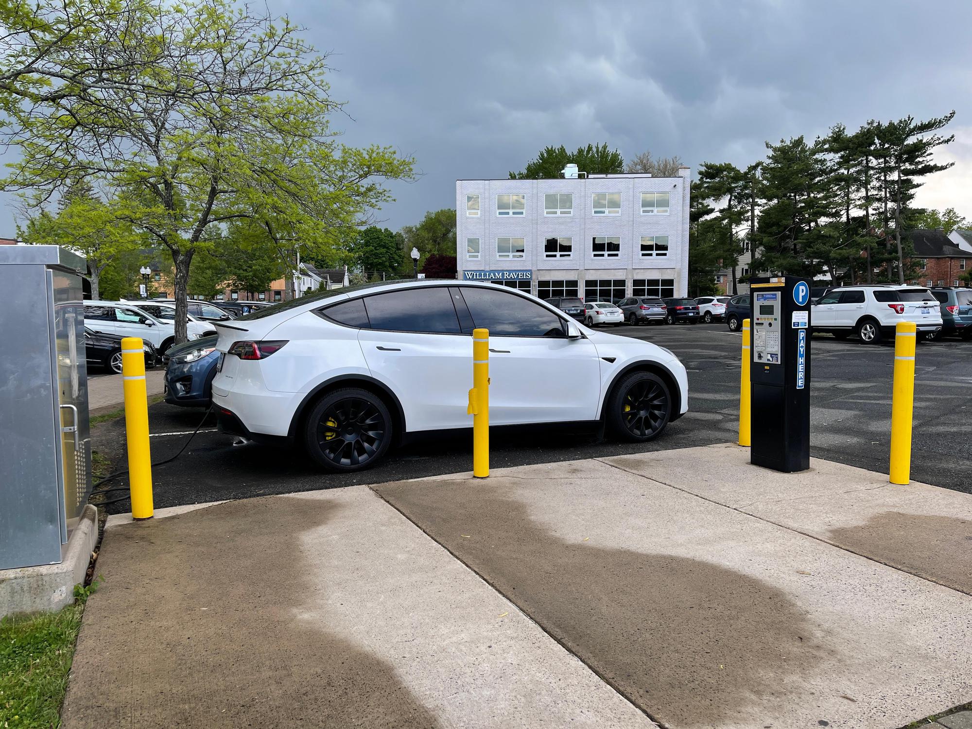 Arapahoe Parking Lot West Hartford, CT EV Station