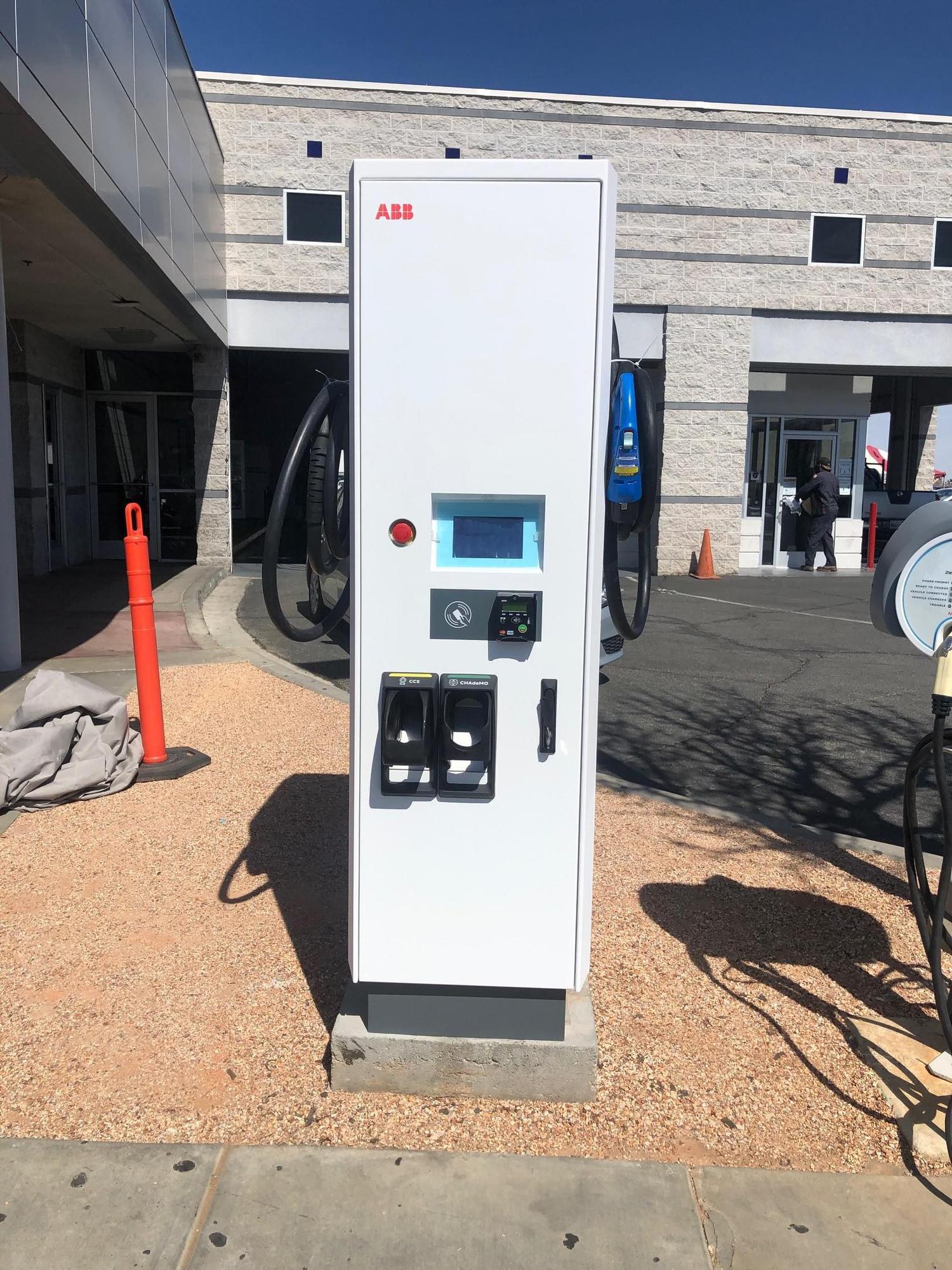 Antelope Valley Nissan | Palmdale, CA | EV Station