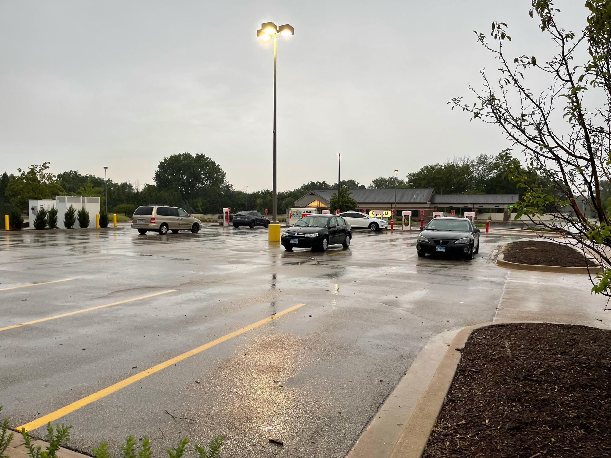 Sheridan Village HyVee Grocery Store Peoria, IL EV Station