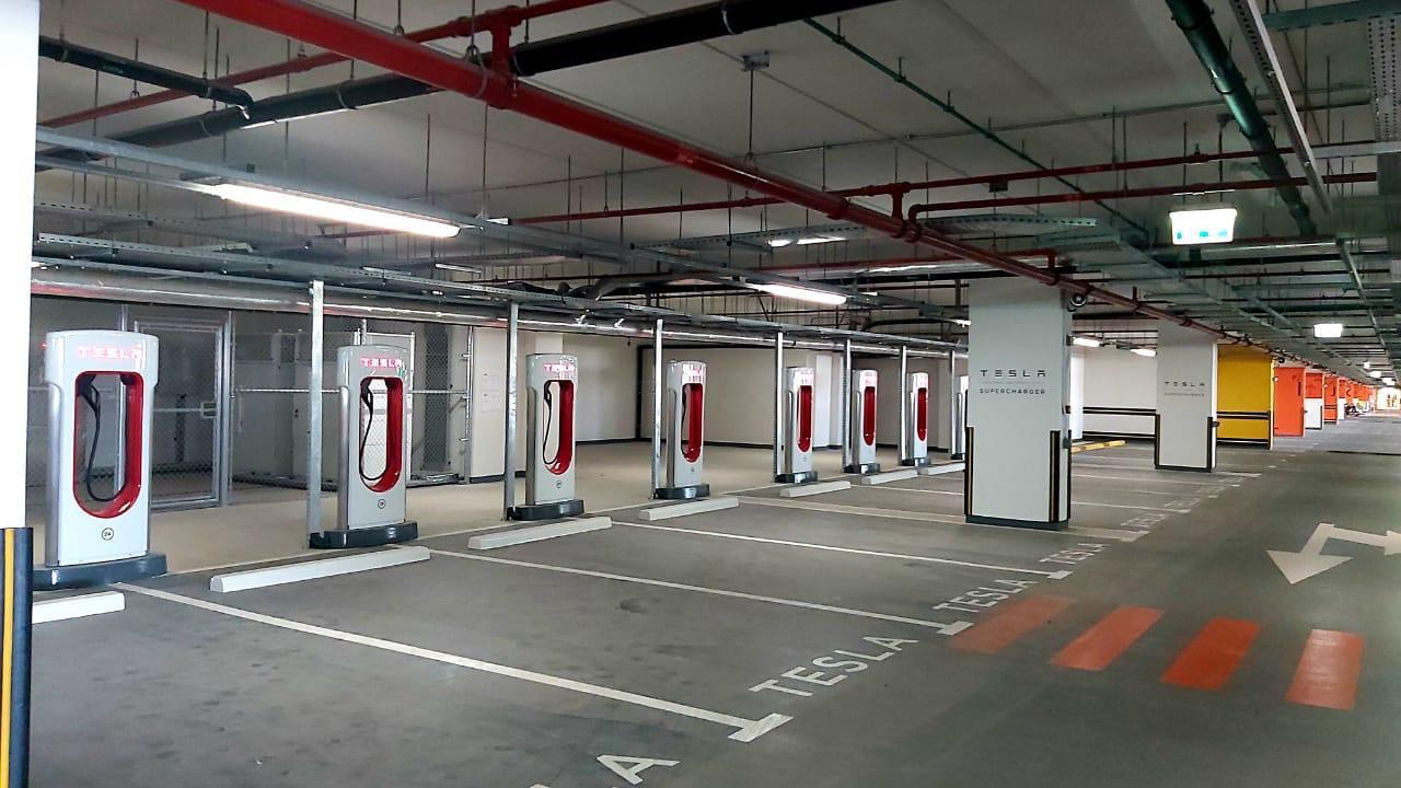 Dubai Mall Za'abeel Tesla Supercharger Dubai, Dubai EV Station