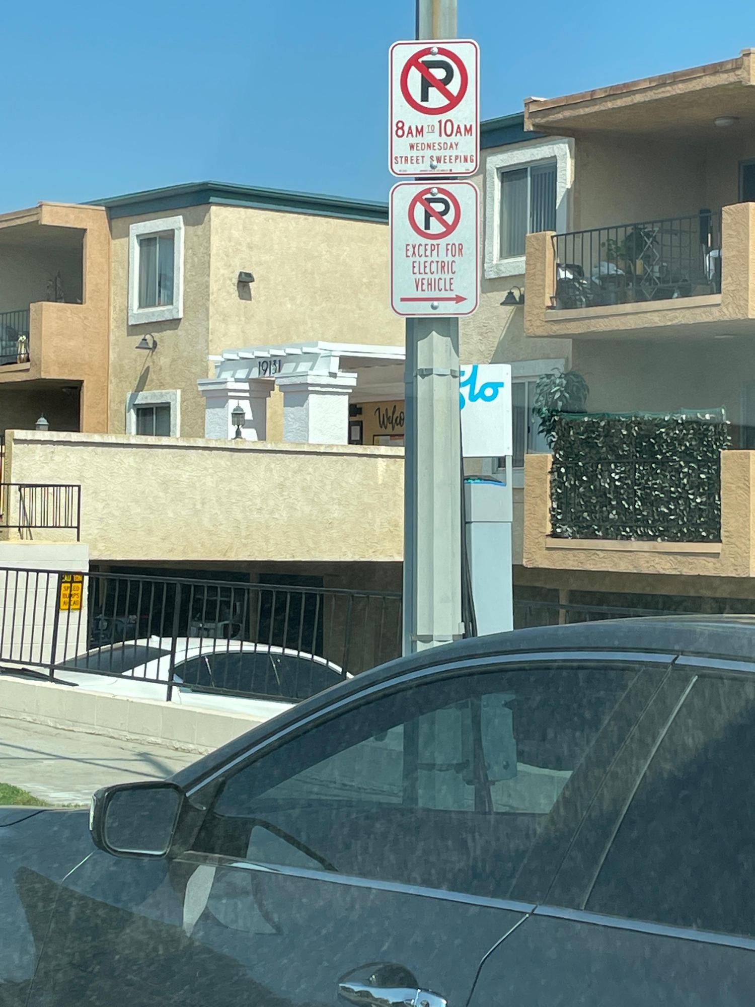 Victory Blvd Parking/Charging Los Angeles, CA EV Station