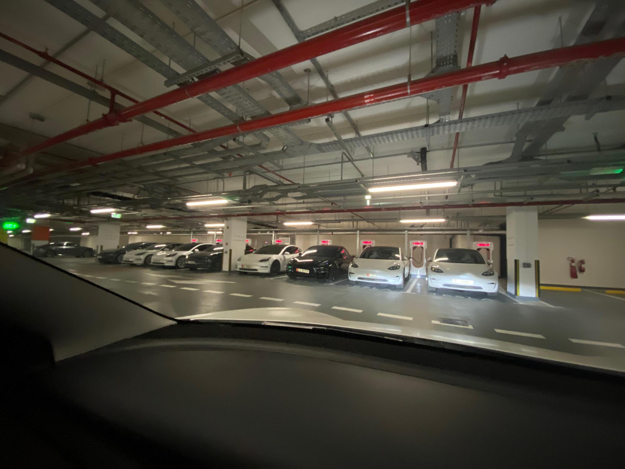 Dubai Mall Za'abeel Tesla Supercharger دبي, دبي EV Station