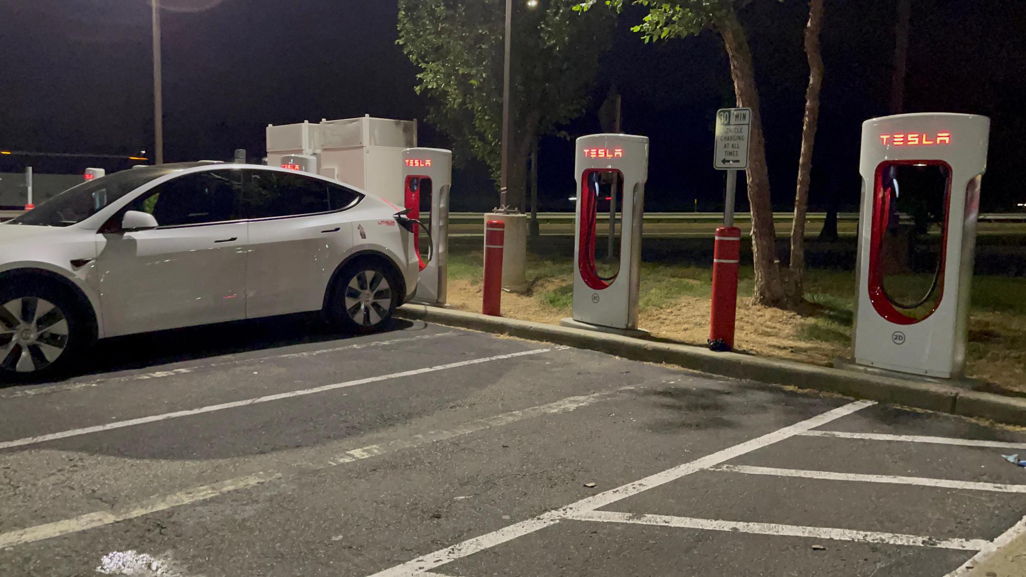 Molly Pitcher Service Area (1) Cranbury, NJ EV Station
