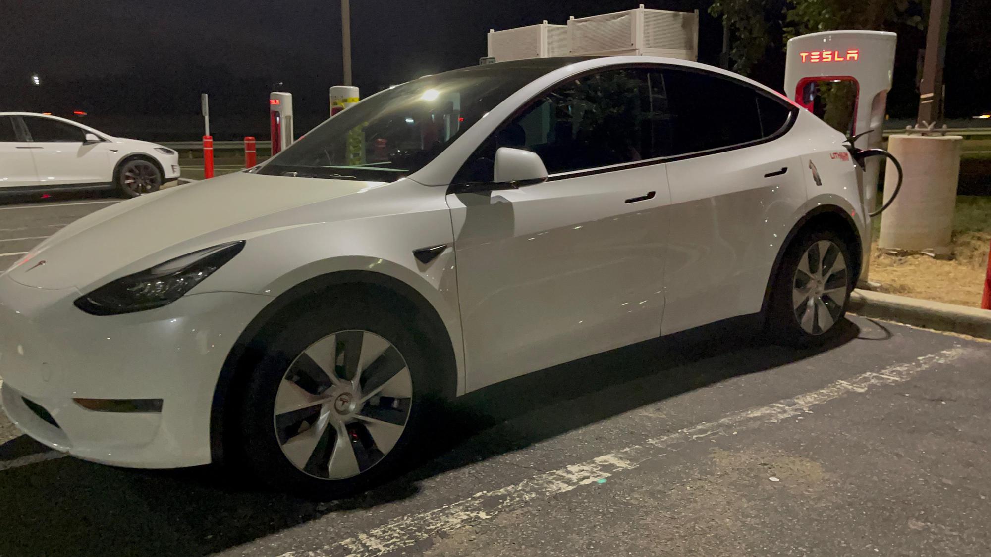 Molly Pitcher Service Area (1) Cranbury, NJ EV Station